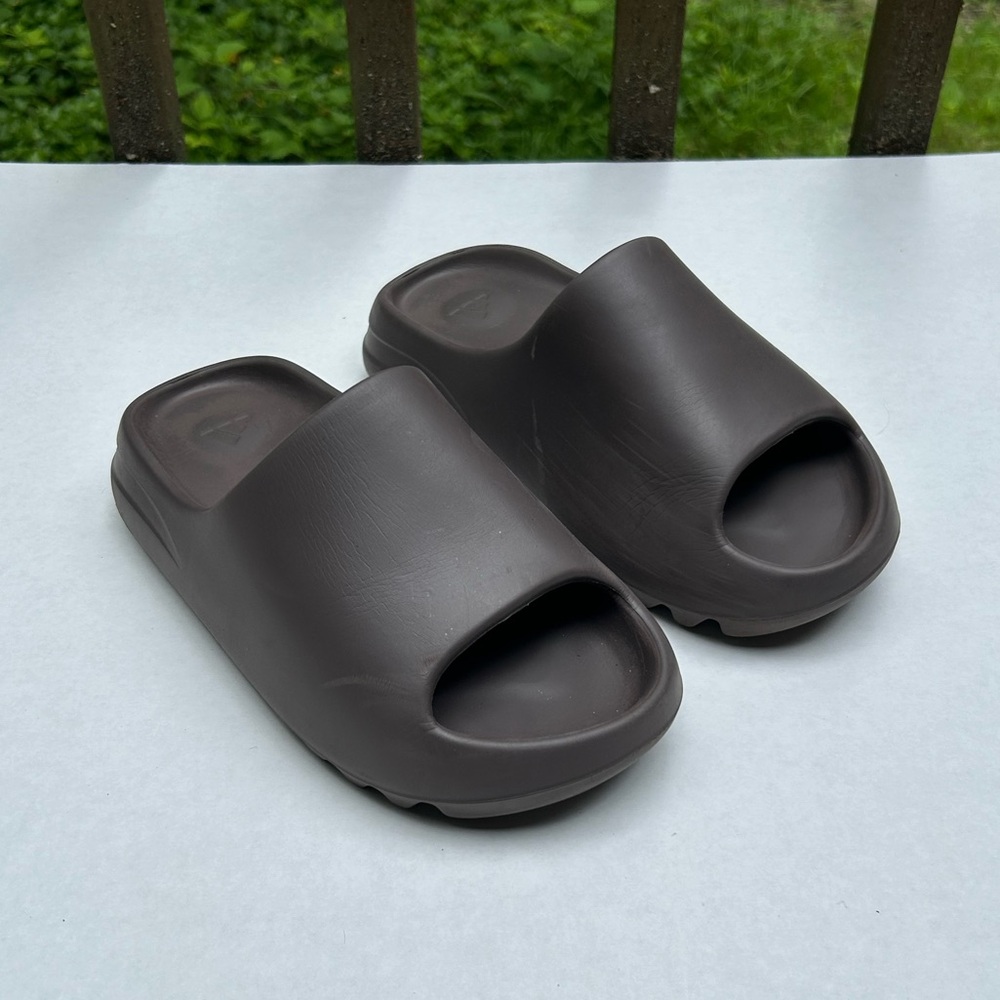 Yeezy Slides Flax Sz 5 *Used